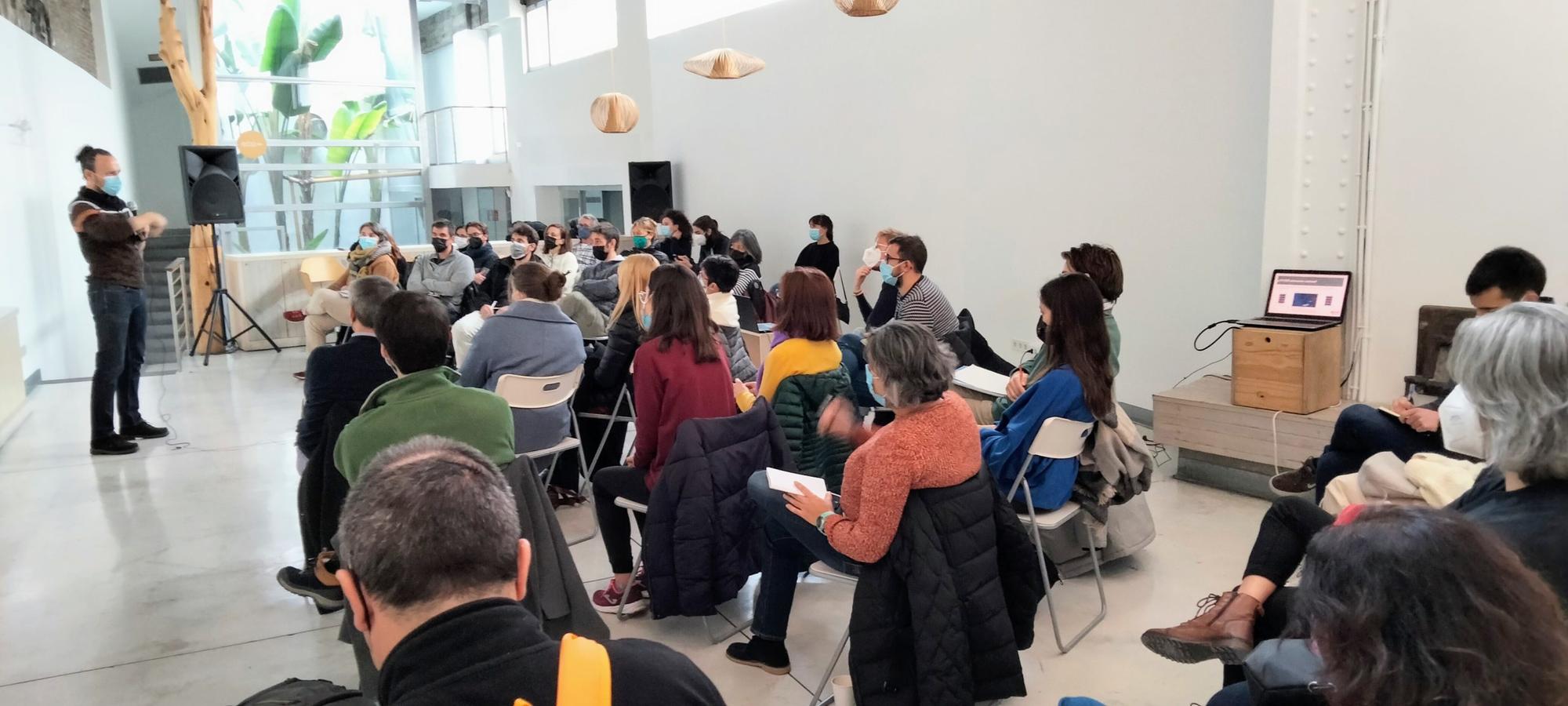 Sesión de la Escuela de Activismo Económico (Autoría: Ana García Calvete)